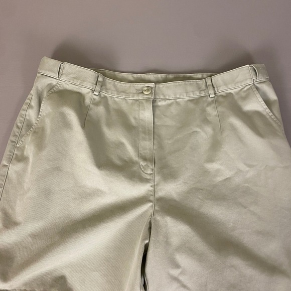 LL Bean Bermuda Shorts Classic Fit Women's Plus Size 18 Beige Cotton Lightweight - Picture 2 of 13